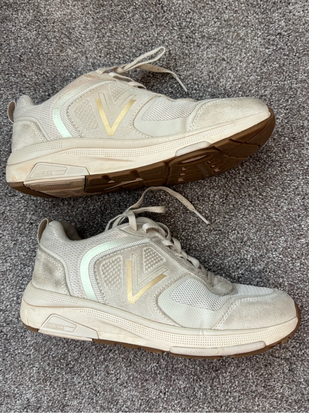 Vionic Women’s Walk Strider Sneaker in Cream 7.5 W